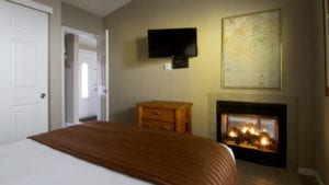 Pinot Suite bedroom at Creekside Inn and Resort
