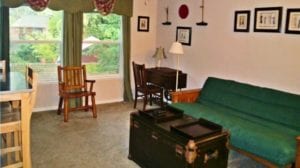 Syrah Suite living room at Creekside Inn and Resort